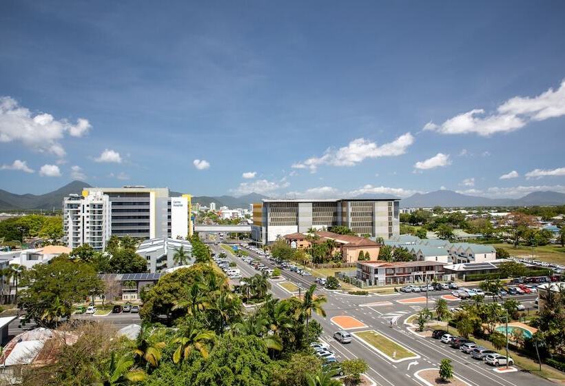 غرفه قياسيه سريرين مزدوجين, Cairns Harbourside