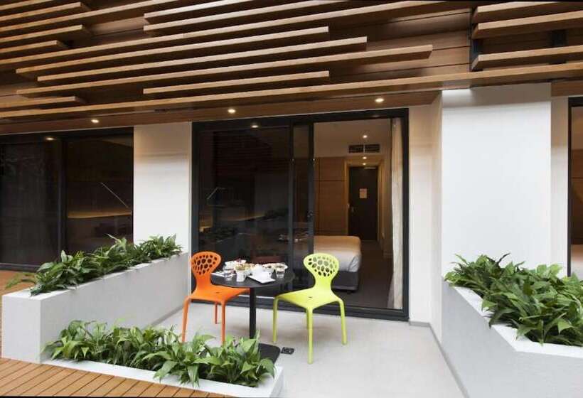 スイート, Jasper Boutique