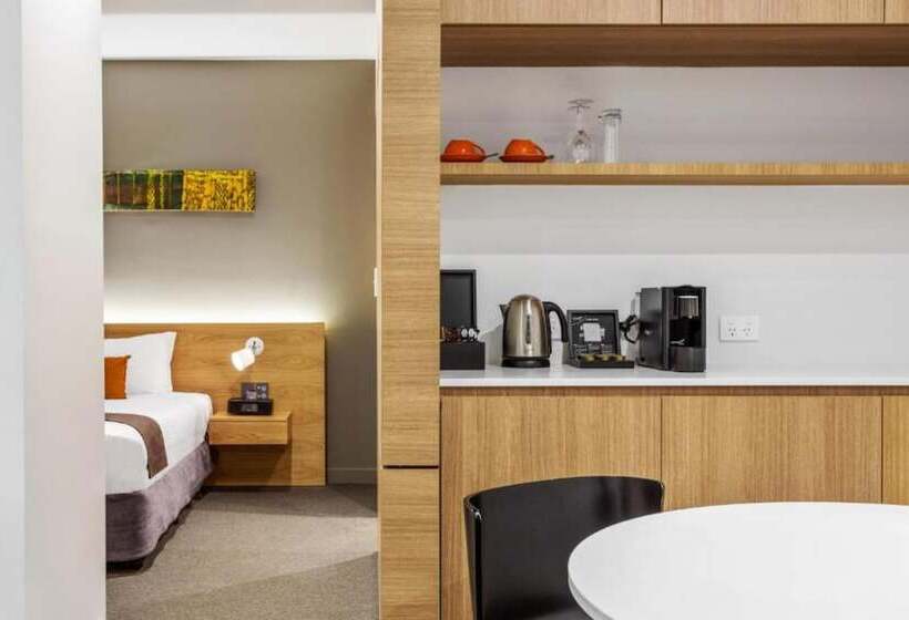 スイート, Jasper Boutique