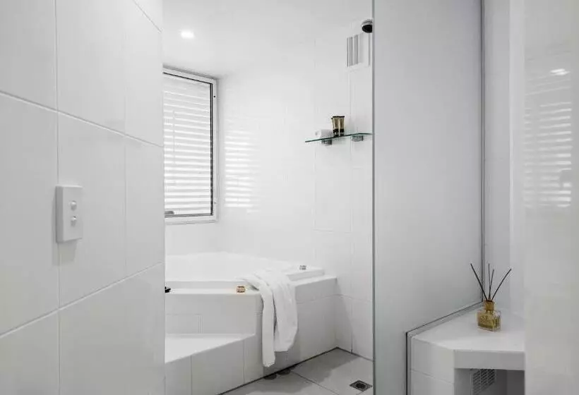 1 Bedroom Apartment with Terrace Sea View, Netanya Noosa Beachfront Resort