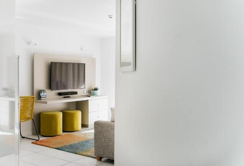 Апартаменты 1 Спальня с Террасой, Netanya Noosa Beachfront Resort