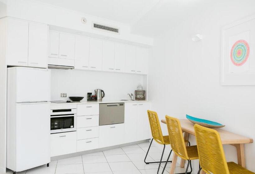 Апартаменты 1 Спальня с Террасой, Netanya Noosa Beachfront Resort