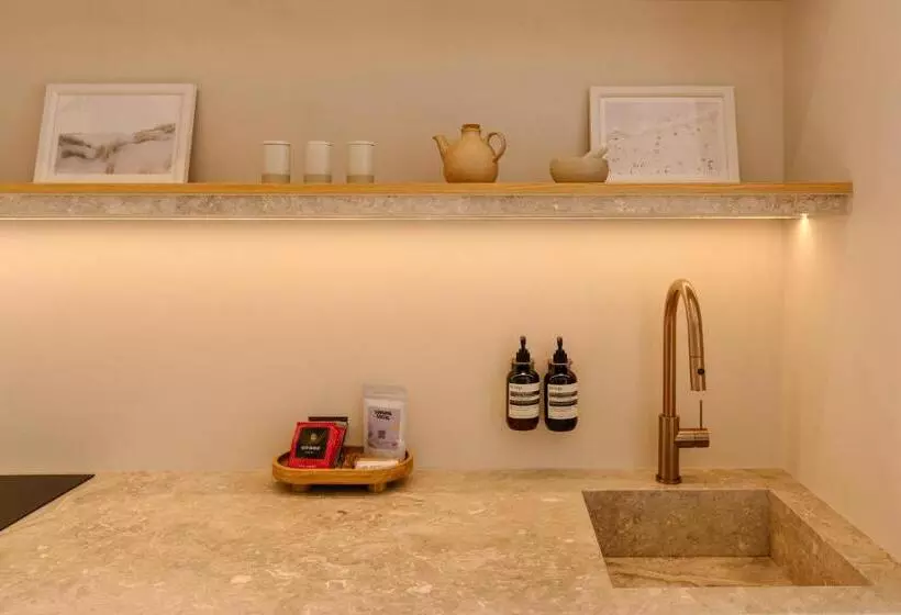 1 Bedroom Penthouse Apartment, Netanya Noosa Beachfront Resort