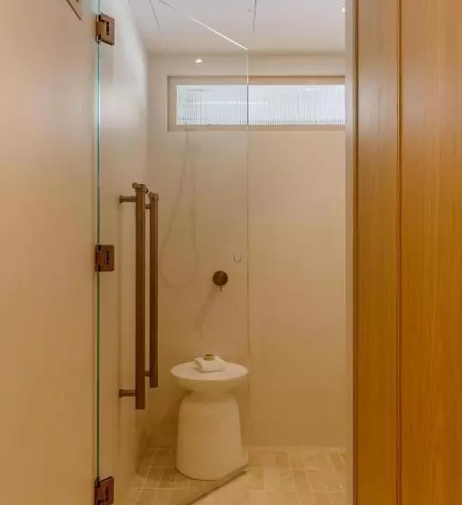 1 Bedroom Penthouse Apartment, Netanya Noosa Beachfront Resort