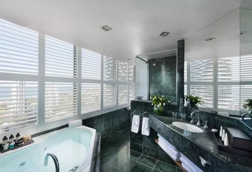 اتاق دلوکس با تخت کینگ و چشم‌انداز, Sofitel Gold Coast Broadbeach