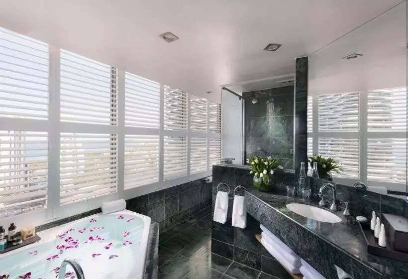 اتاق دلوکس با تخت کینگ و چشم‌انداز, Sofitel Gold Coast Broadbeach
