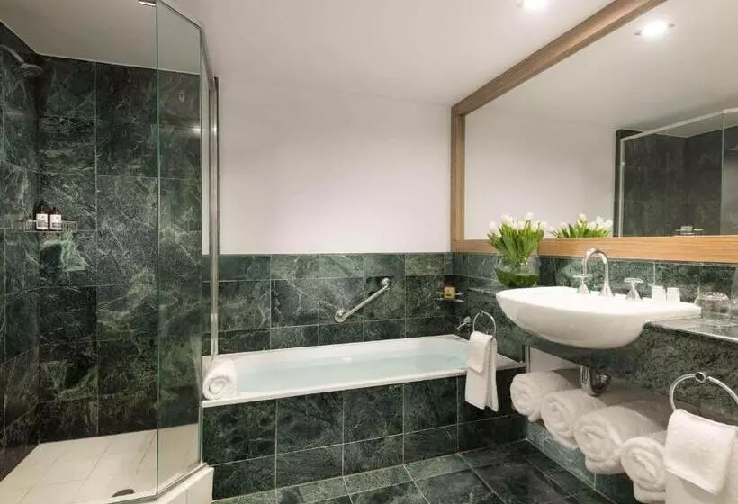 اتاق سوپریور با تخت بزرگ, Sofitel Gold Coast Broadbeach