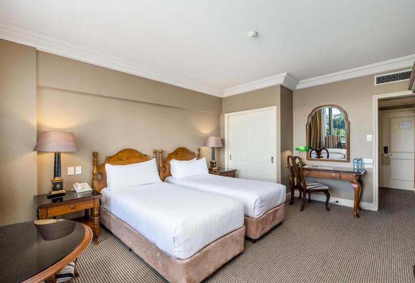 Deluxe room with river view, Stamford Plaza Brisbane