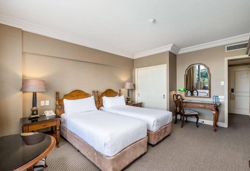 Deluxe room with river view, Stamford Plaza Brisbane