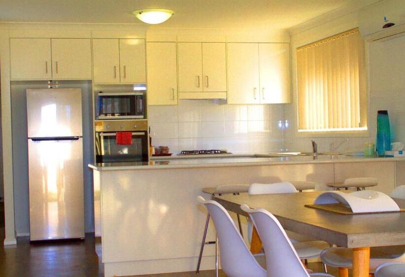 בית, 3 חדרי שינה, Winning Post Motor Inn