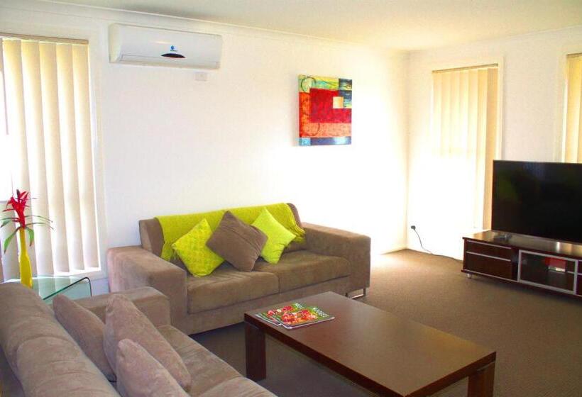 בית, 3 חדרי שינה, Winning Post Motor Inn