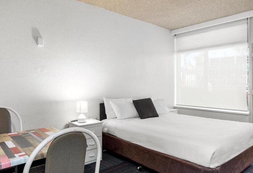 Quarto Superior, Red Carpet Motel