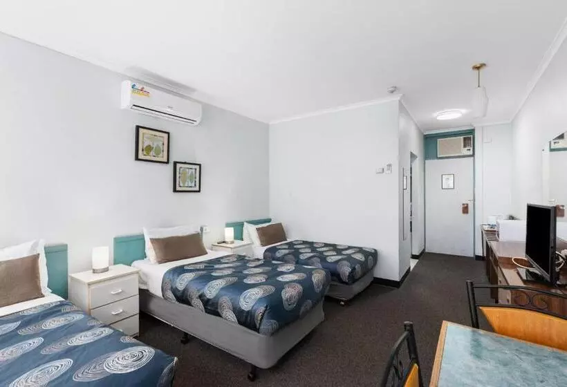 اتاق استاندارد سه نفره, Red Carpet Motel
