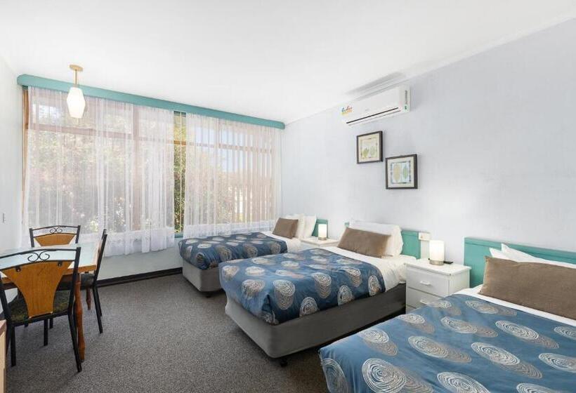 스탠다드 트리플 룸, Red Carpet Motel