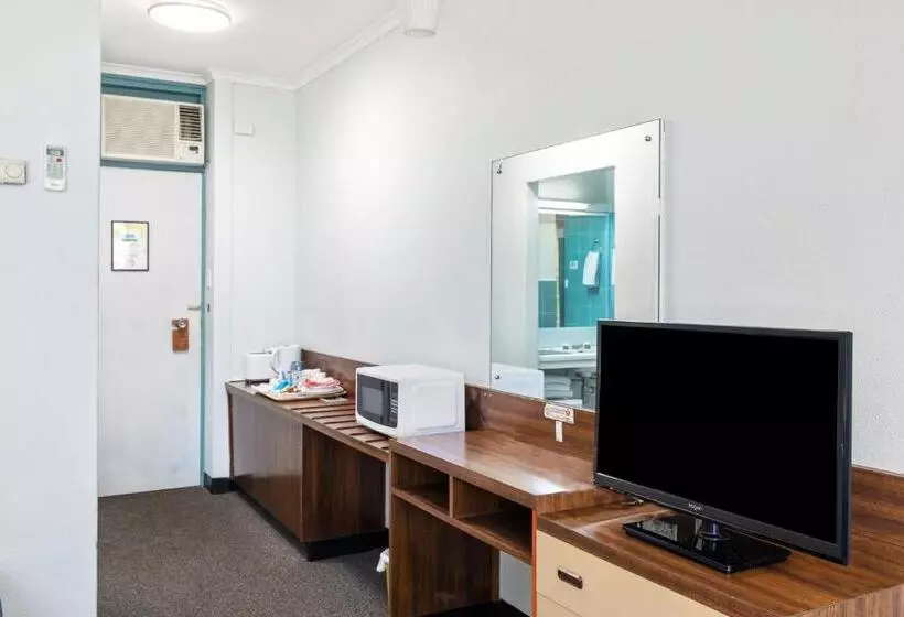 اتاق استاندارد سه نفره, Red Carpet Motel