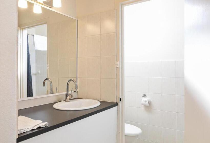 اتاق سوپریور, Red Carpet Motel