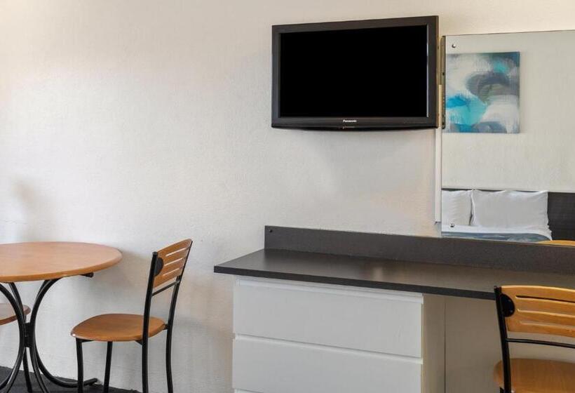 Quarto Superior, Red Carpet Motel