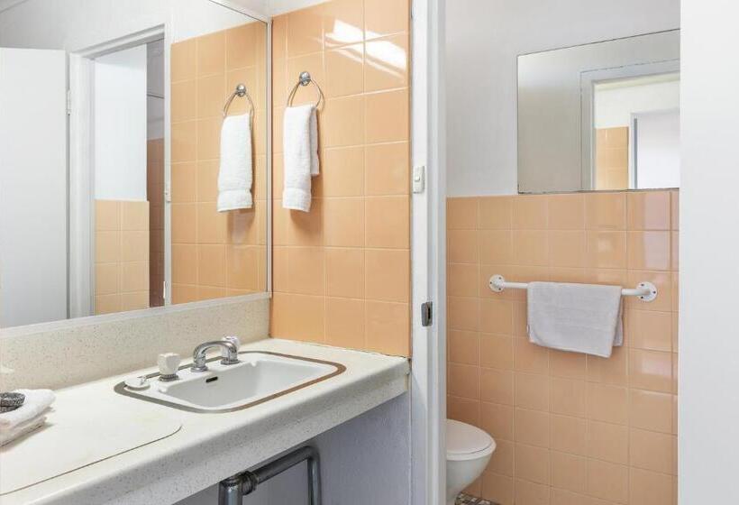 Quarto Economy, Red Carpet Motel