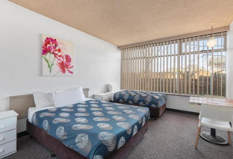 Quarto Economy, Red Carpet Motel