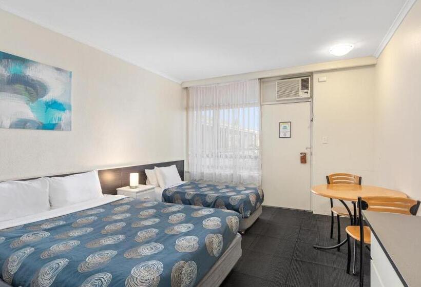 اتاق سوپریور, Red Carpet Motel