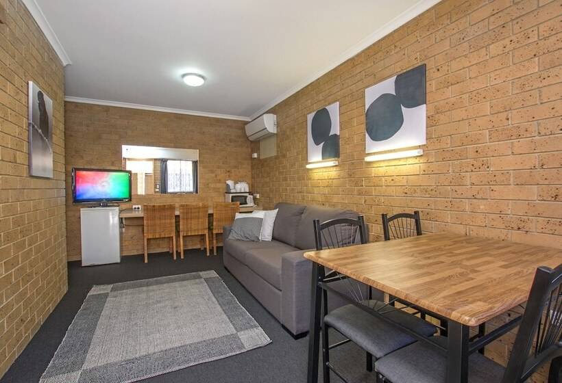 آپارتمان 1 خوابه همکف, River Street Motel