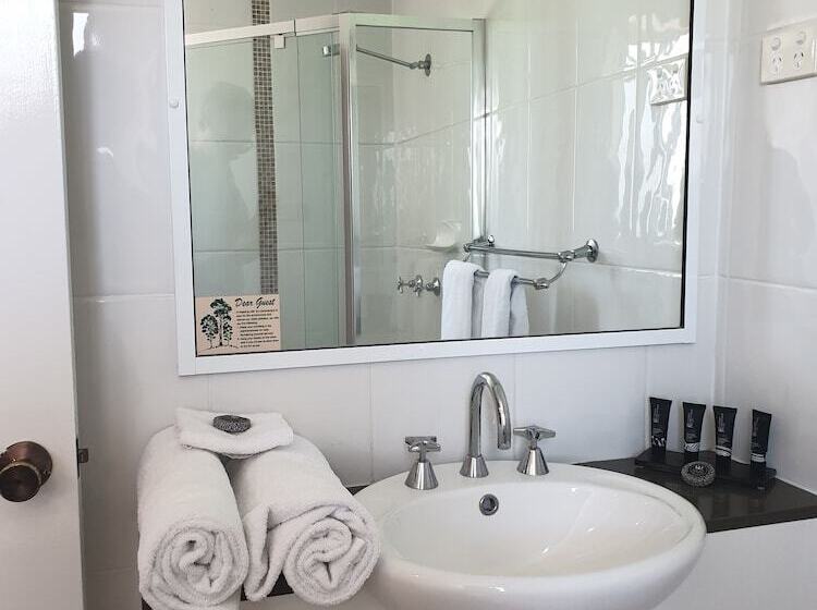 غرفة عائلية, Country Capital Motel