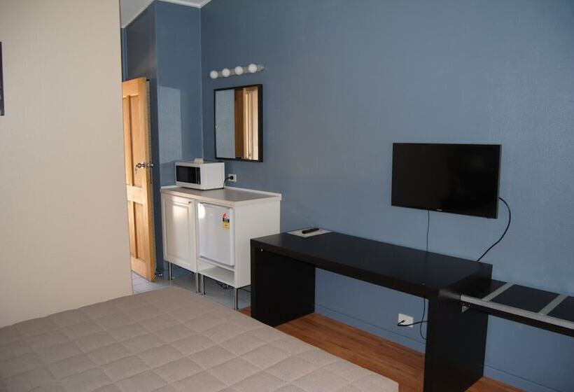 Номер Стандарт, Airlie House Motor Inn
