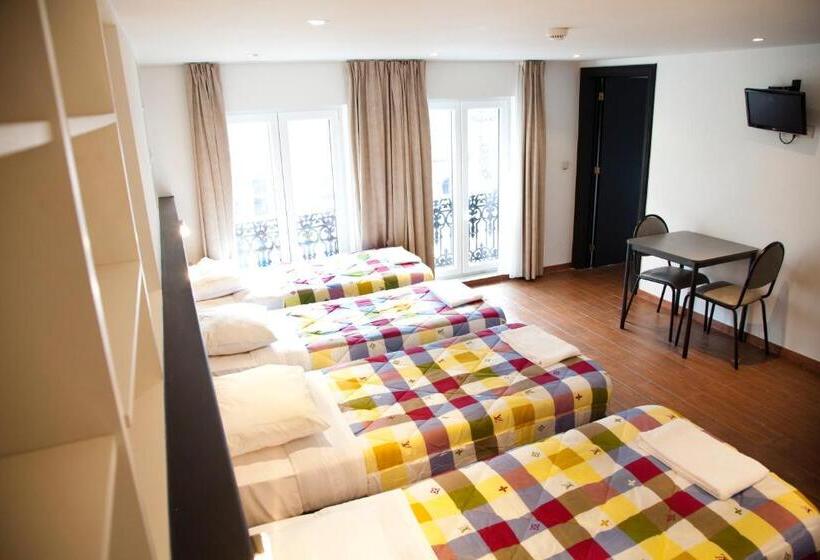 Economy Quadruple Room, Barry