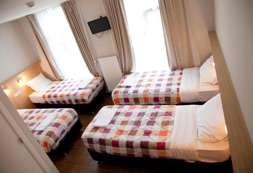 Economy Quadruple Room, Barry