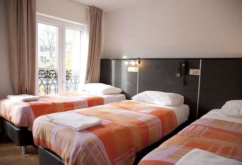 Economy Triple Room, Barry