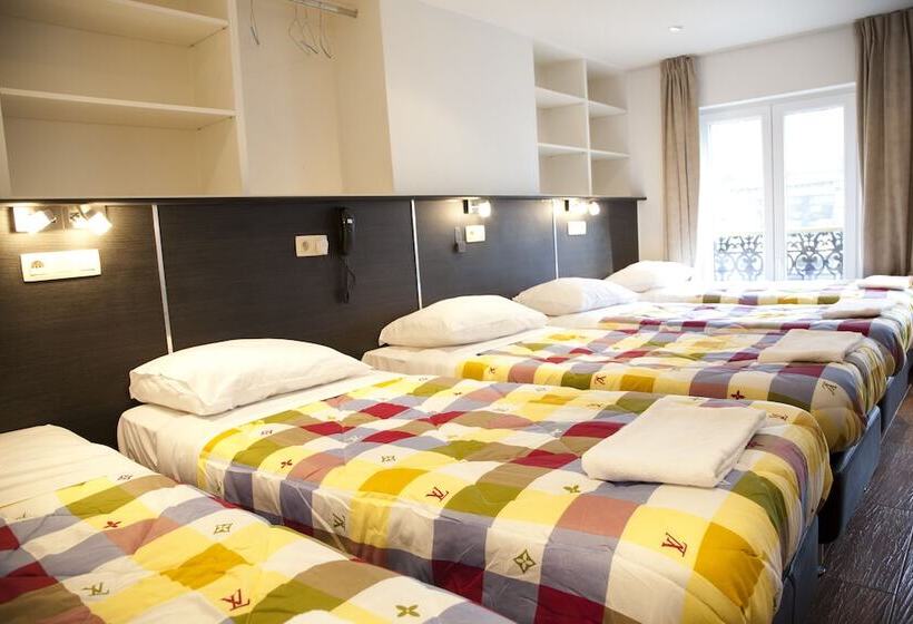 Economy Quadruple Room, Barry