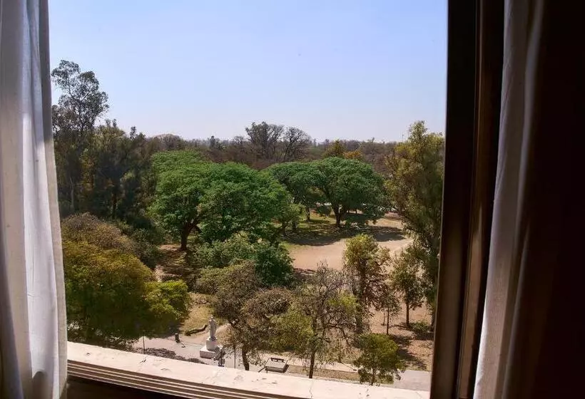 اتاق لوکس, Catalinas Tucuman