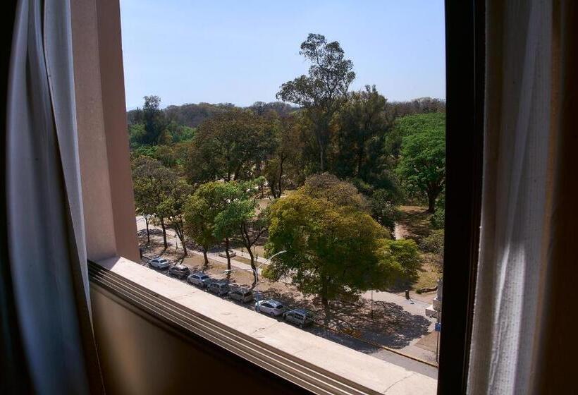 デラックスルーム, Catalinas Tucuman