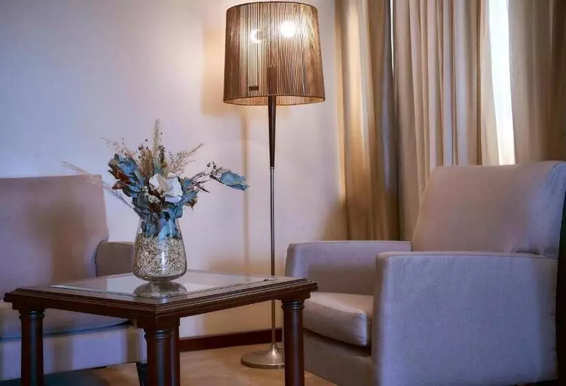 اتاق لوکس, Catalinas Tucuman