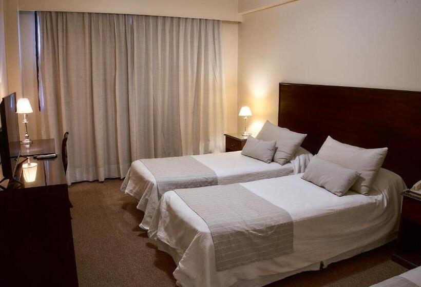 スタンダードトリプルルーム, Catalinas Tucuman