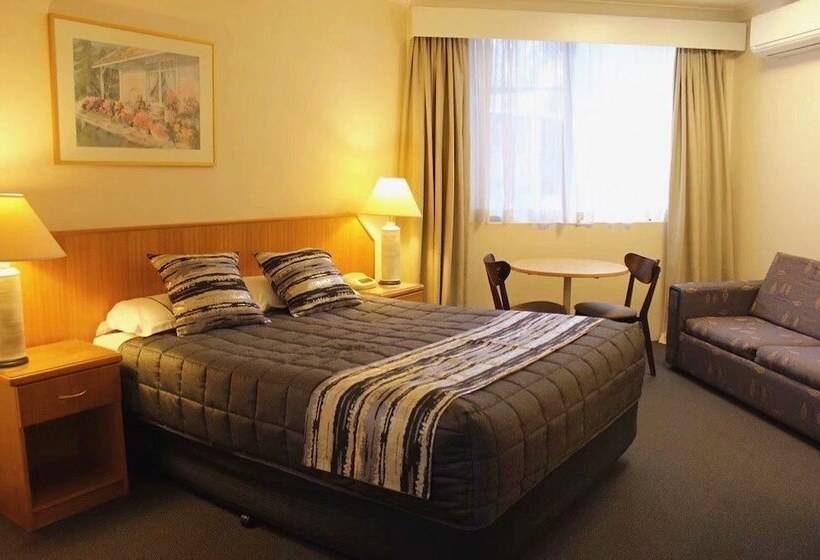 Номер Стандарт, Charbonnier Motor Inn