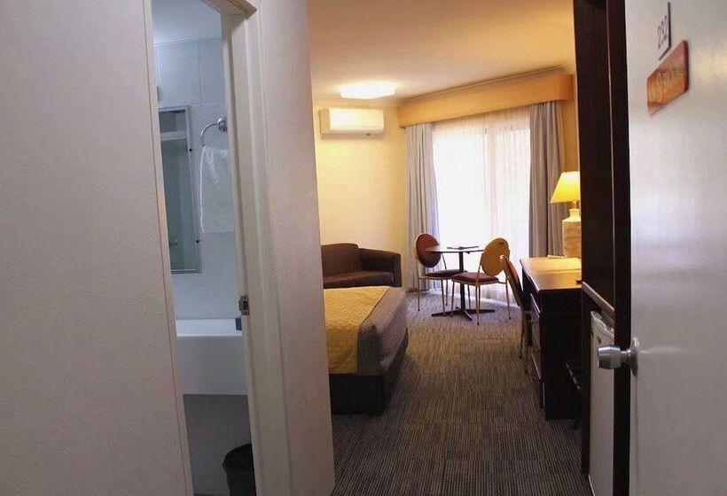 חדר דלוקס עם מרפסת, Charbonnier Motor Inn