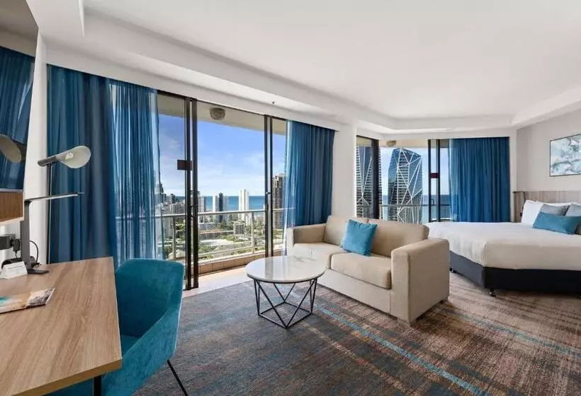 سوئیت جونیور پریمیوم, Crowne Plaza Surfers Paradise, An Ihg
