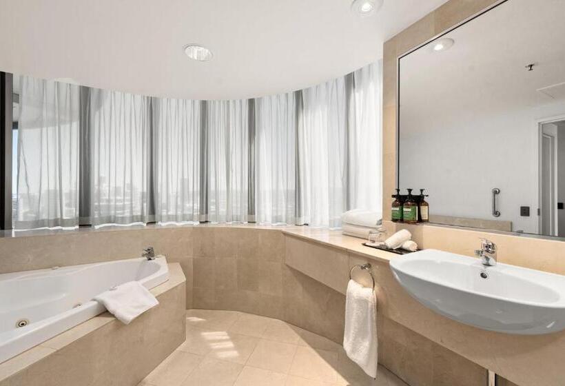 Люкс Кровать Кинг, Crowne Plaza Surfers Paradise, An Ihg