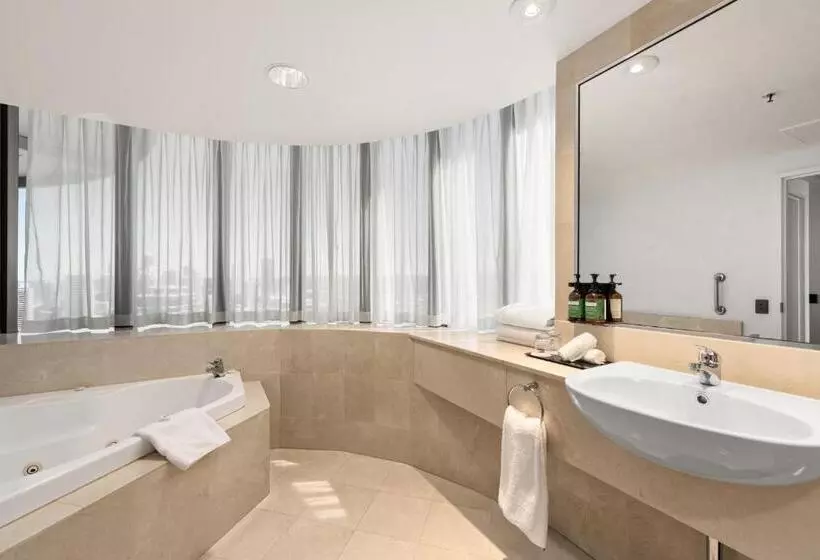 سوئیت با تخت بزرگ, Crowne Plaza Surfers Paradise, An Ihg