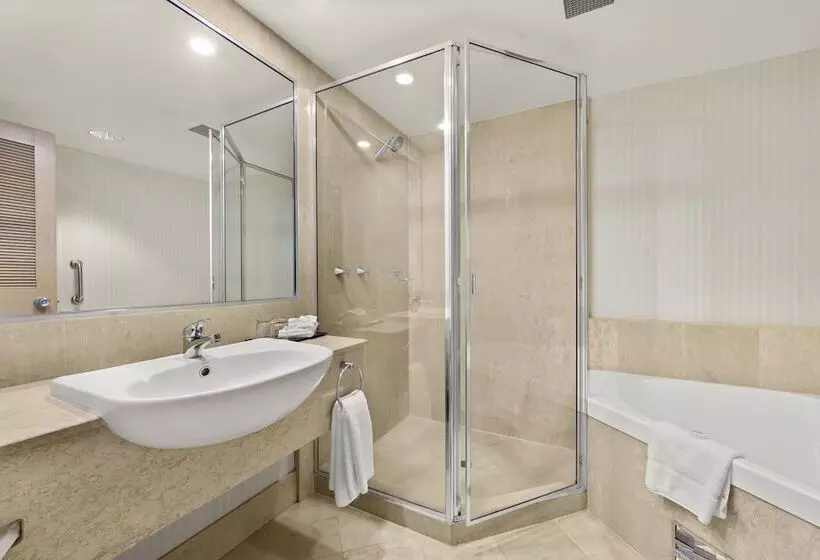 اتاق استاندارد با 2 تخت دوبل, Crowne Plaza Surfers Paradise, An Ihg