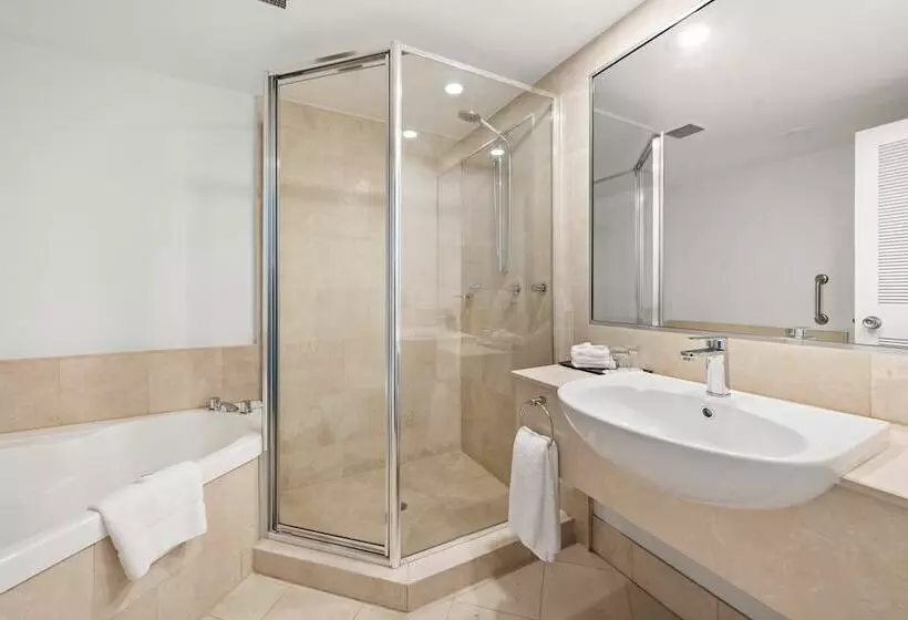اتاق استاندارد با 2 تخت دوبل, Crowne Plaza Surfers Paradise, An Ihg