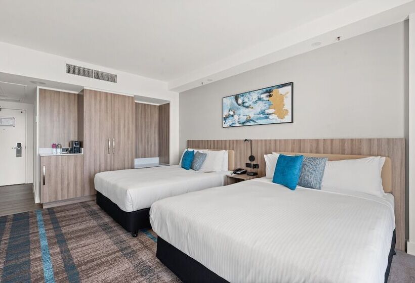 스탠다드 룸 더블 침대 2개, Crowne Plaza Surfers Paradise, An Ihg