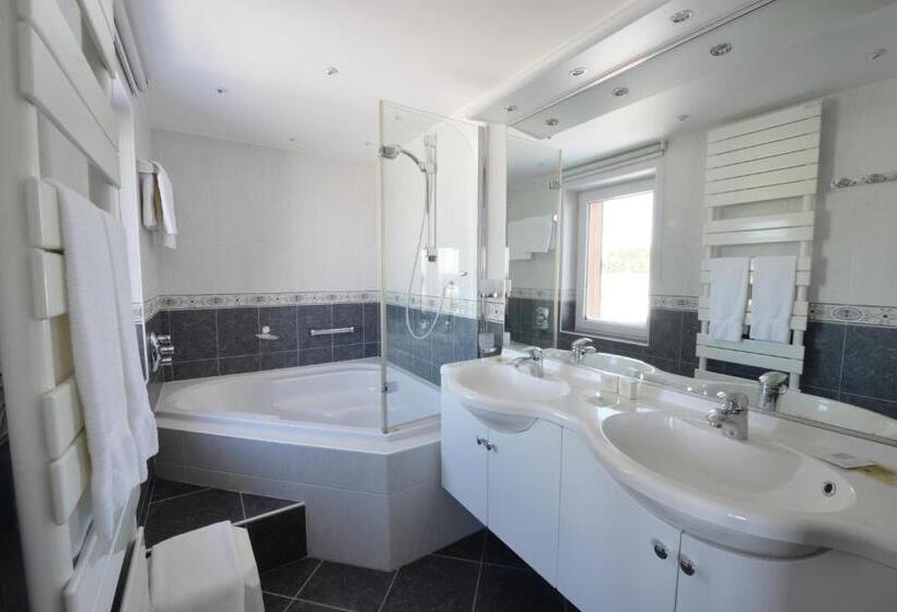 豪华园景房, Des Ardennes