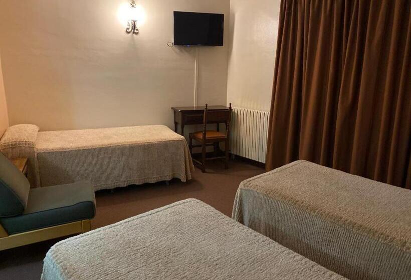 اتاق استاندارد سه نفره, Folch