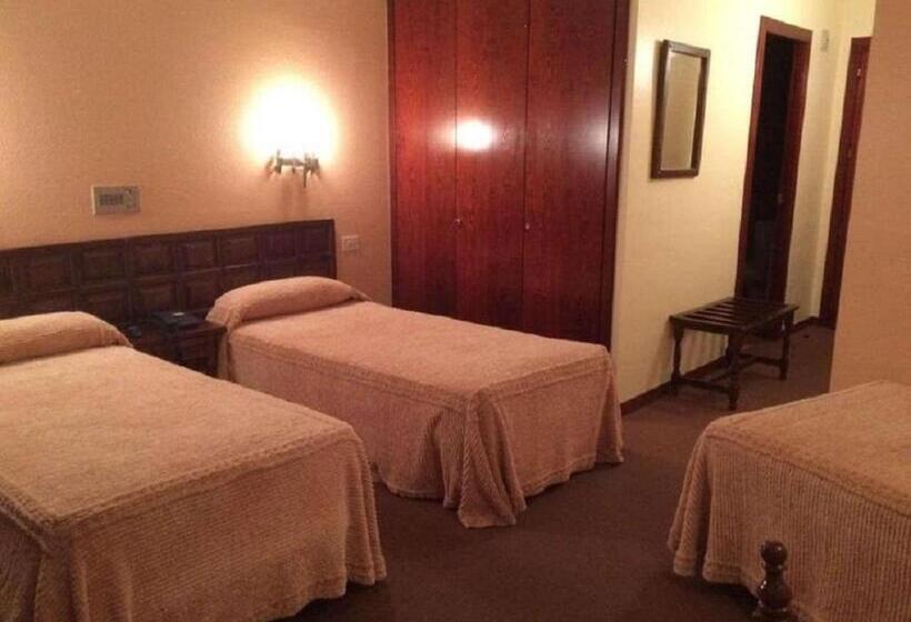 اتاق استاندارد سه نفره, Folch