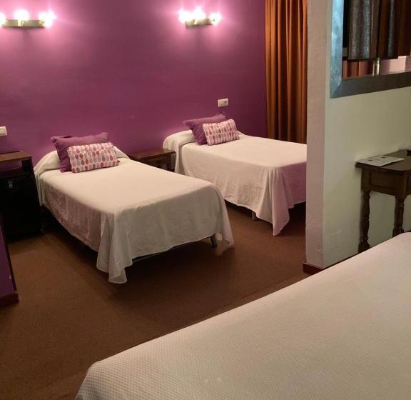 اتاق استاندارد چهار تخته, Folch