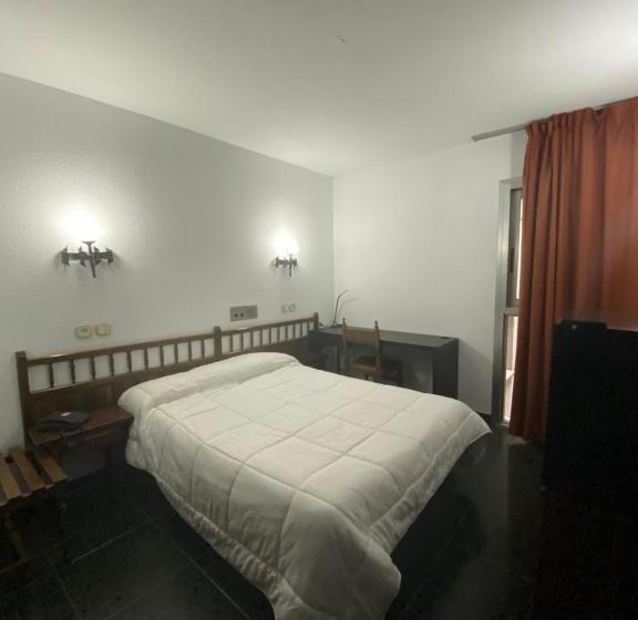 اتاق استاندارد یک نفره, Folch