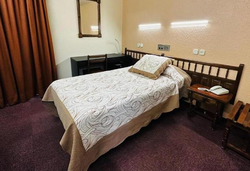 اتاق استاندارد یک نفره, Folch