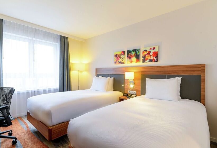 اتاق استاندارد با چشمانداز باغ, Hilton Garden Inn Brussels City Centre